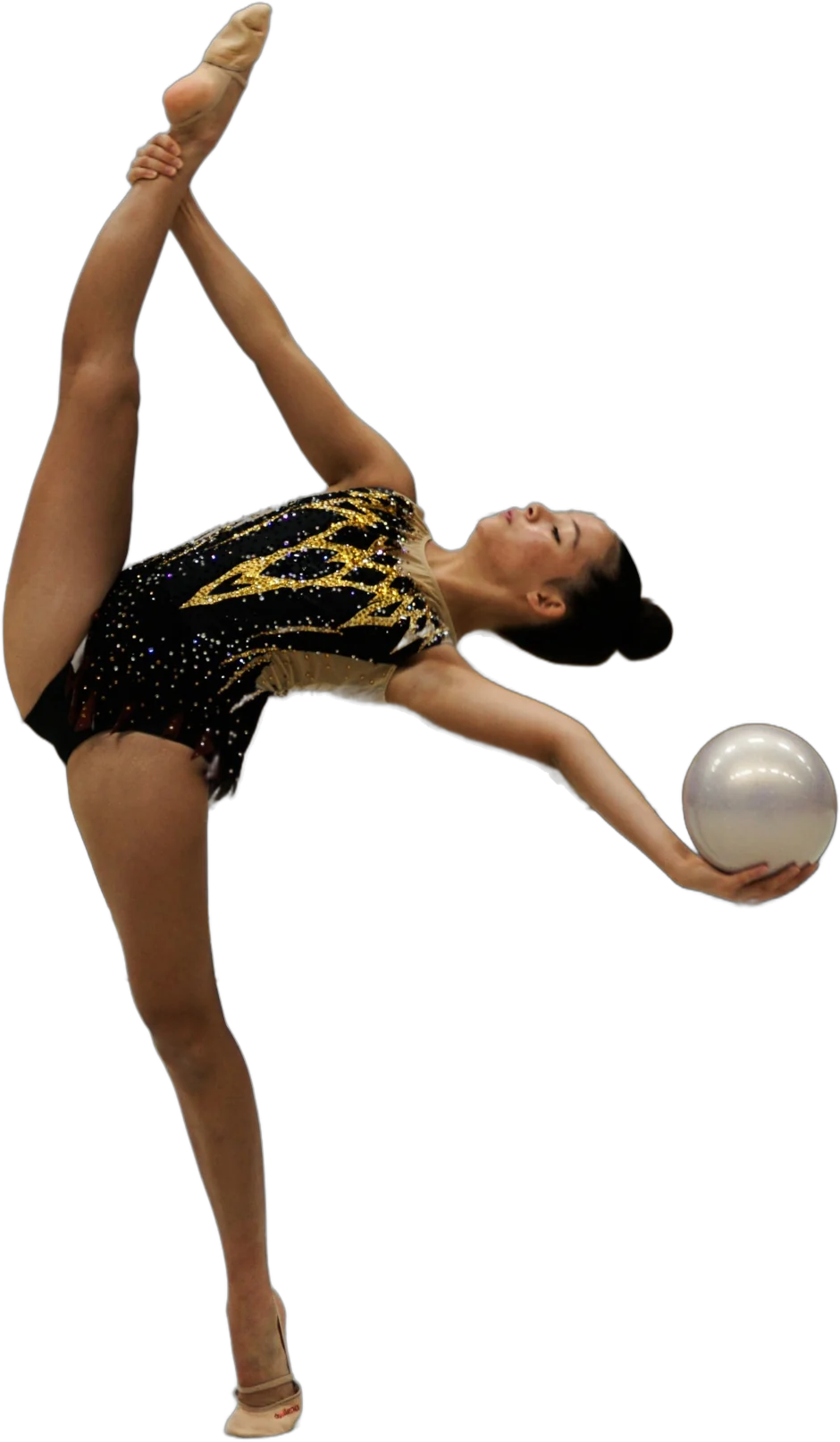 Gymnaste d'INFINORIA en gymnastique rythmique, jambe à la verticale, ballon à la main